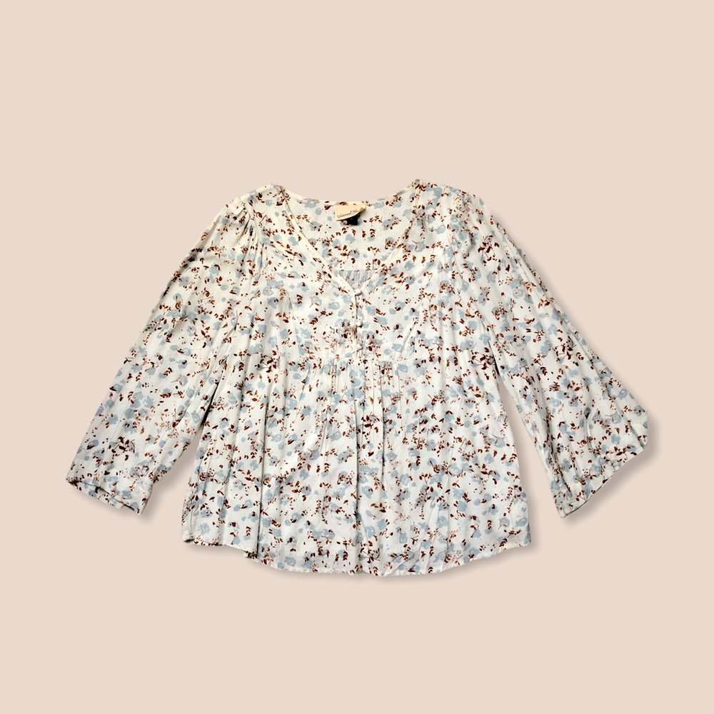 Long sleeve, floral flowy top!